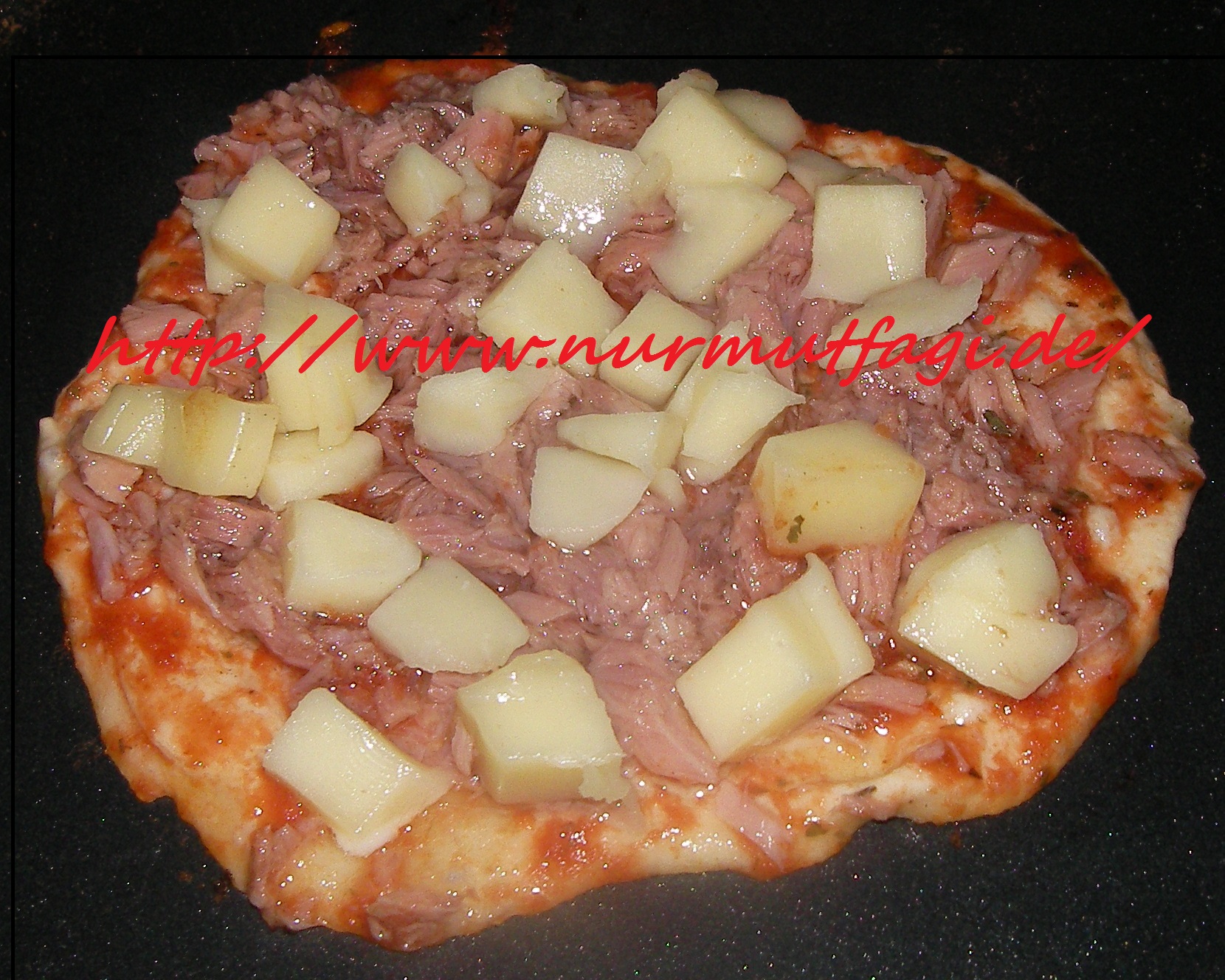 Pizza Tonno Pizza sosu pizza hamuru nasil yapilir tarifi Nur Mutfağı