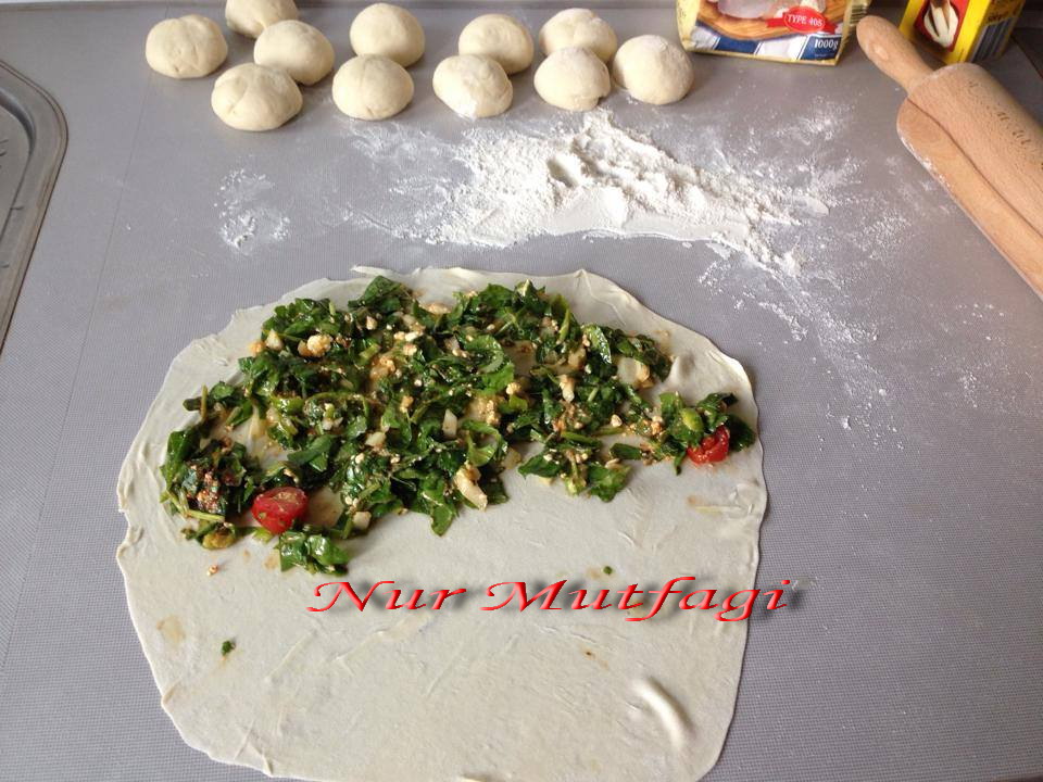 ıspanaklı gözleme tarifi pizza pan tavada Nur Mutfağı