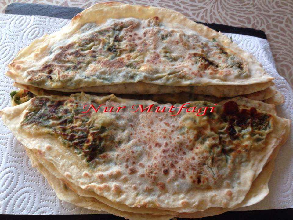 ıspanaklı gözleme tarifi pizza pan tavada Nur Mutfağı