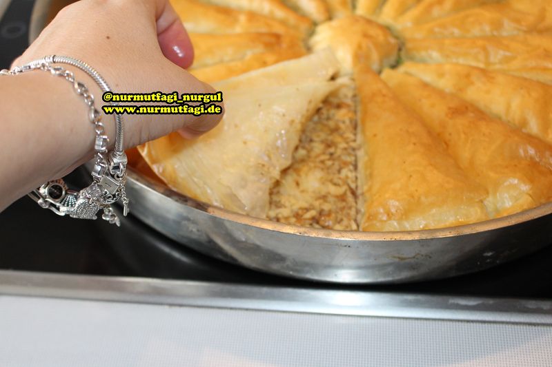 Havuc Dilimi Kolay Baklava Tarifi Bir Tepside Iki Cesit Baklava